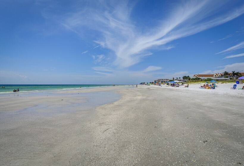 Cozy Indian Rocks Beach Cottage: Steps To Seawall!