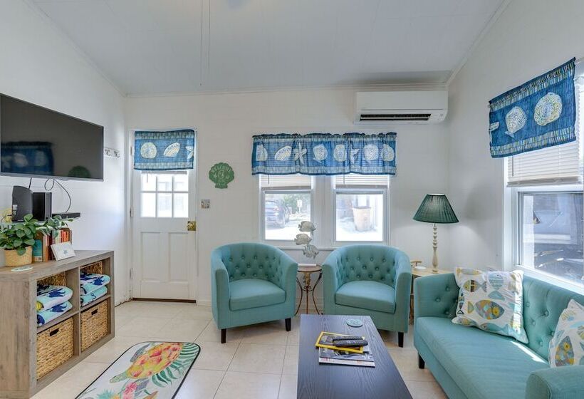 Cozy Indian Rocks Beach Cottage: Steps To Seawall!