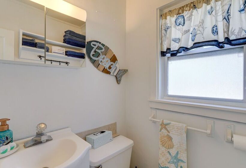 Cozy Indian Rocks Beach Cottage: Steps To Seawall!