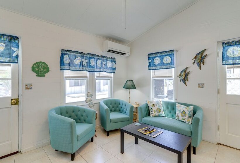 Cozy Indian Rocks Beach Cottage: Steps To Seawall!