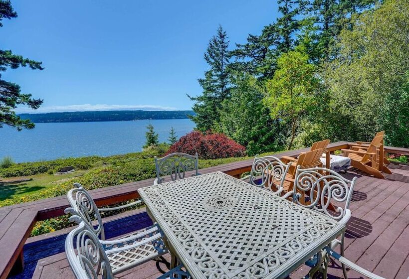 Cozy Langley Retreat: Water Views & Beach Access