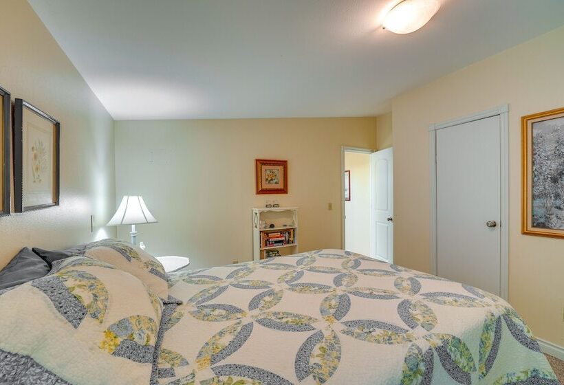 Cozy Langley Retreat: Water Views & Beach Access