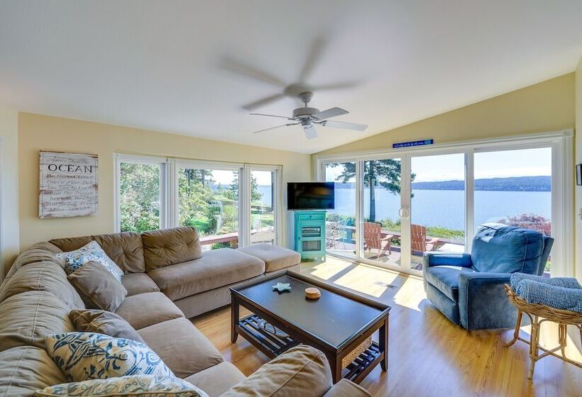 Cozy Langley Retreat: Water Views & Beach Access