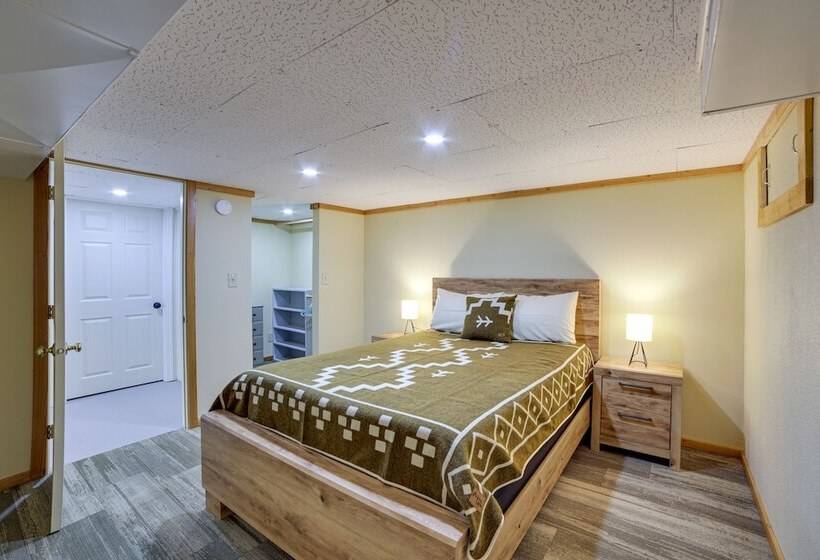 Cozy Montana Retreat W/ Patio, Grill & Fire Pit!