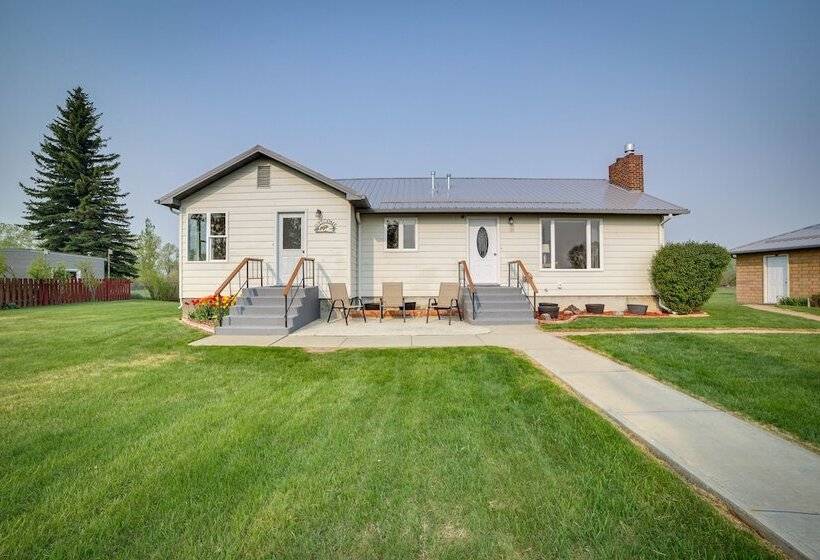 Cozy Montana Retreat W/ Patio, Grill & Fire Pit!