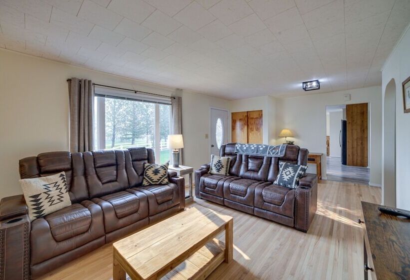 Cozy Montana Retreat W/ Patio, Grill & Fire Pit!