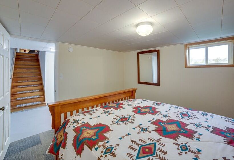 Cozy Montana Retreat W/ Patio, Grill & Fire Pit!