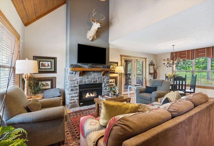 Cozy Pines Cabin   Quiet Relaxation!