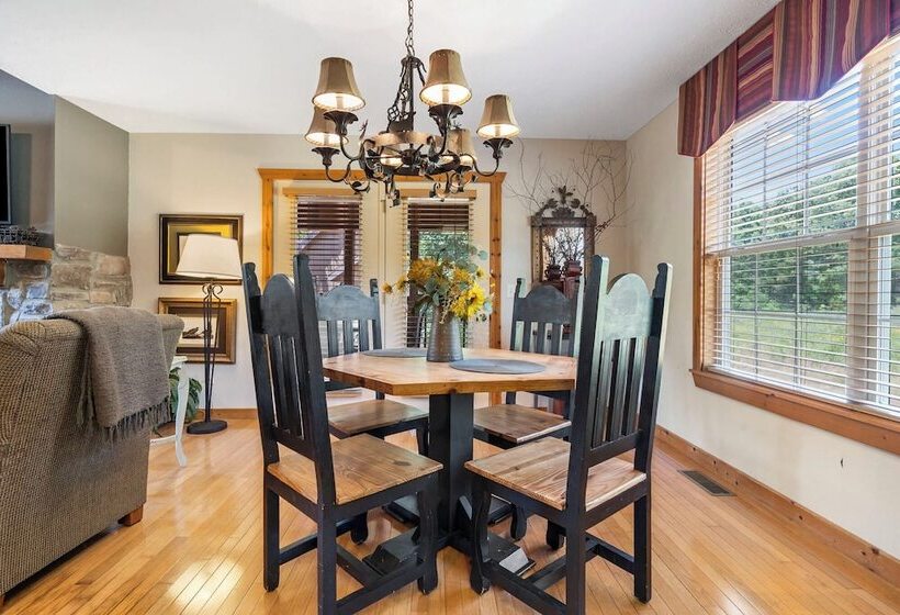 Cozy Pines Cabin   Quiet Relaxation!