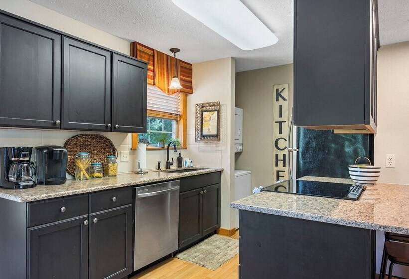 Cozy Pines Cabin   Quiet Relaxation!