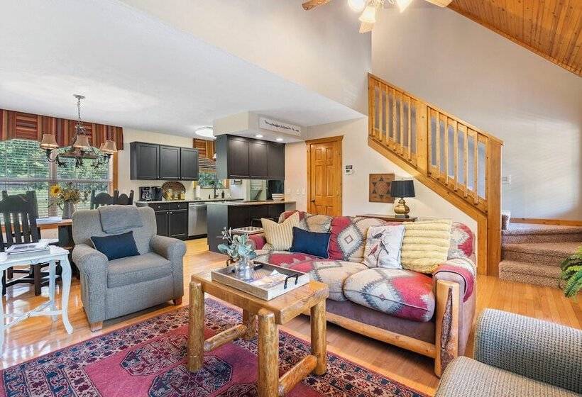 Cozy Pines Cabin   Quiet Relaxation!