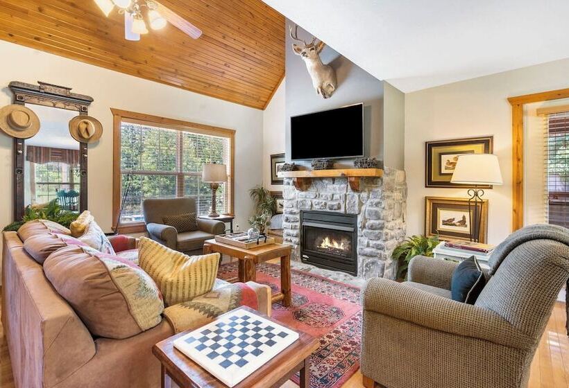 Cozy Pines Cabin   Quiet Relaxation!