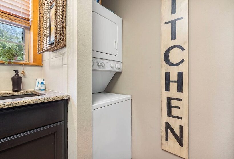 Cozy Pines Cabin   Quiet Relaxation!