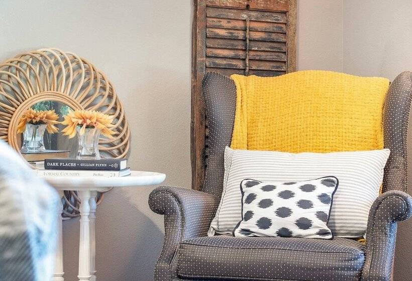 Cozy Pines Cabin   Quiet Relaxation!