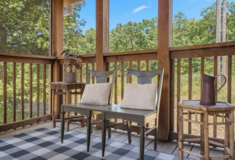 Cozy Pines Cabin   Quiet Relaxation!