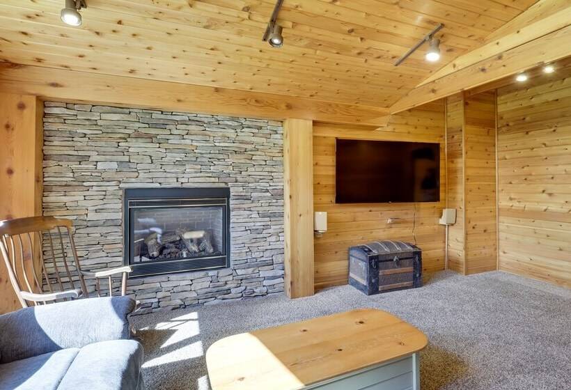 Cozy Provo Retreat With A Charming Fireplace!
