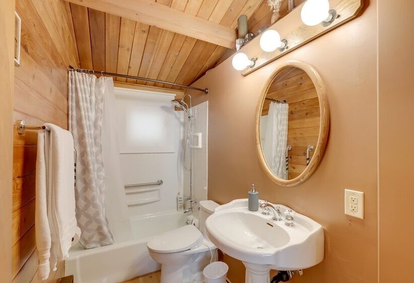 Cozy Provo Retreat With A Charming Fireplace!