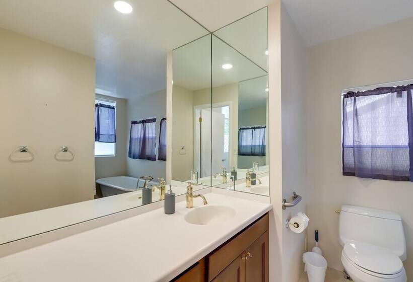 Cozy Provo Retreat With A Charming Fireplace!