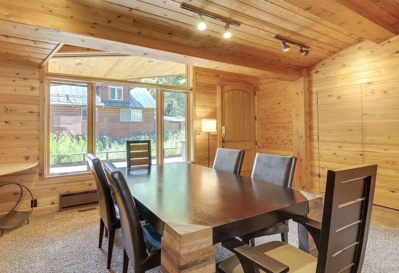 Cozy Provo Retreat With A Charming Fireplace!