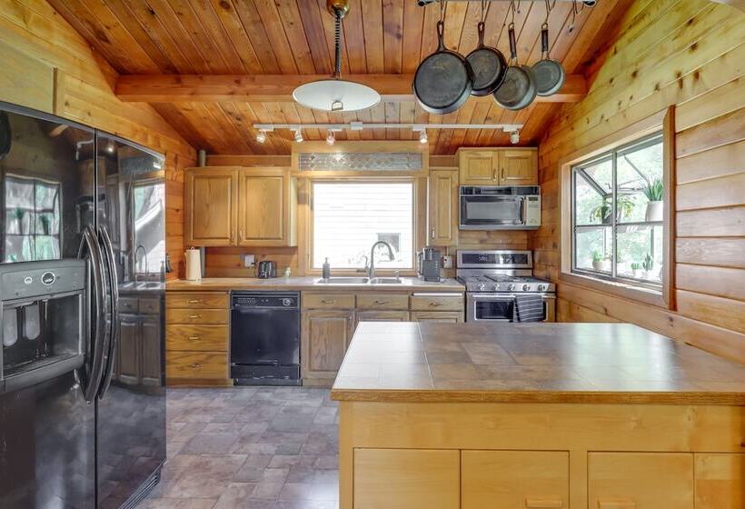 Cozy Provo Retreat With A Charming Fireplace!