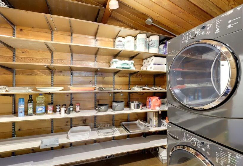 Cozy Provo Retreat With A Charming Fireplace!