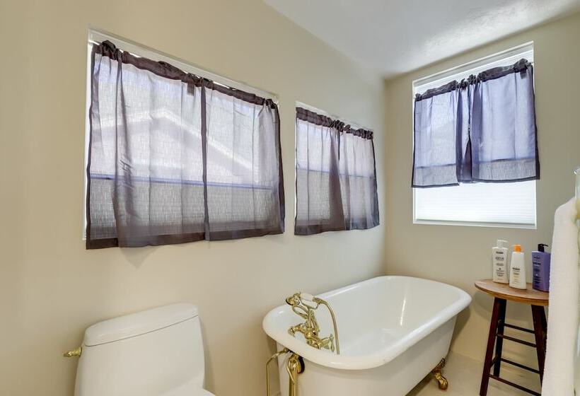 Cozy Provo Retreat With A Charming Fireplace!