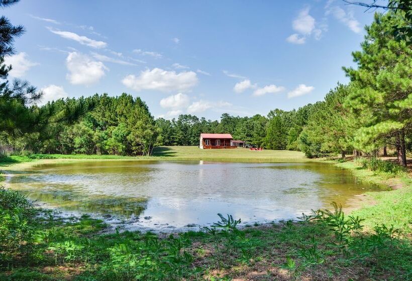 Cozy Summit Cabin W/ Hiking Trails & Fishing Pond!