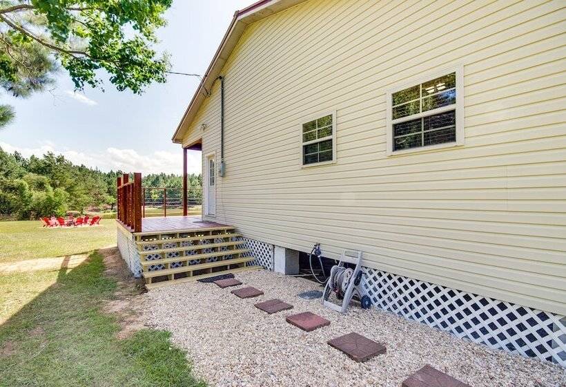 Cozy Summit Cabin W/ Hiking Trails & Fishing Pond!