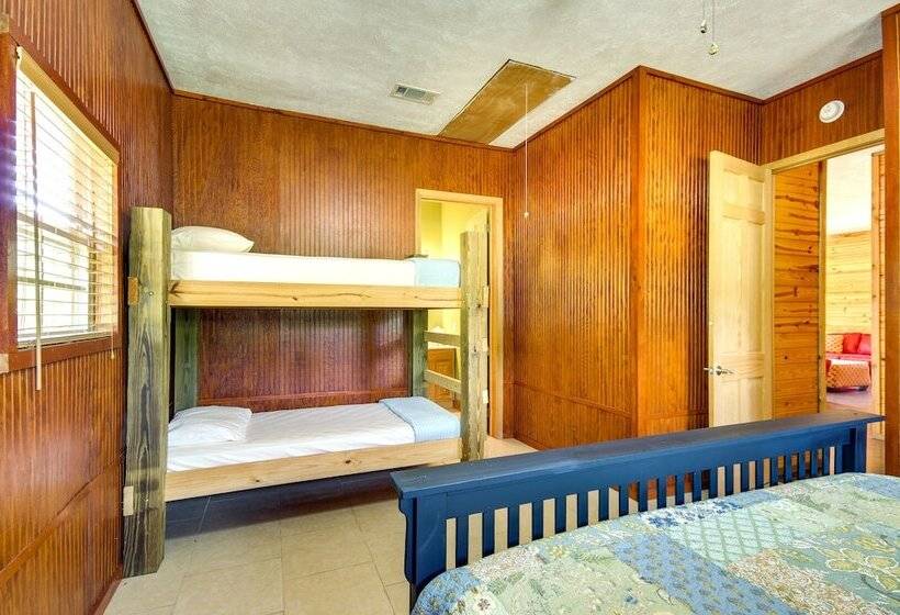 Cozy Summit Cabin W/ Hiking Trails & Fishing Pond!