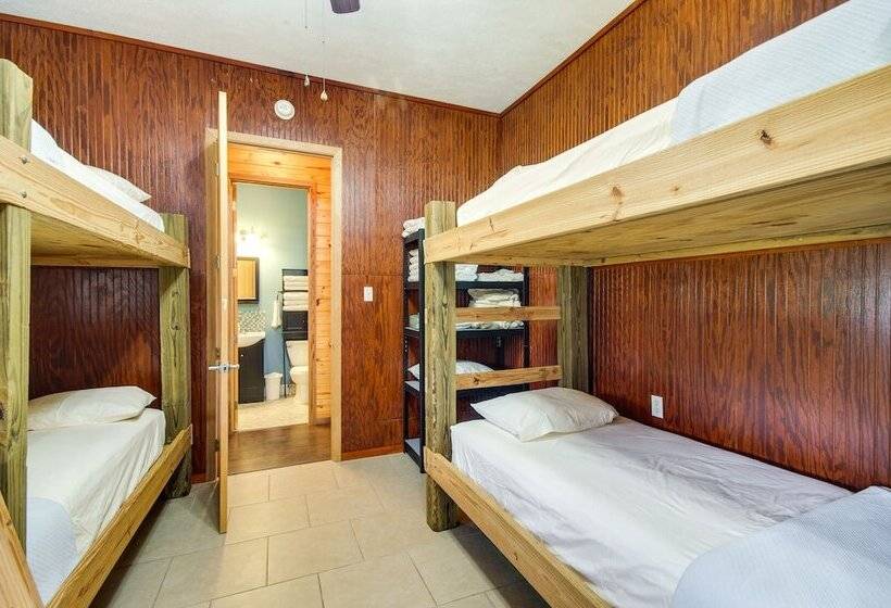 Cozy Summit Cabin W/ Hiking Trails & Fishing Pond!