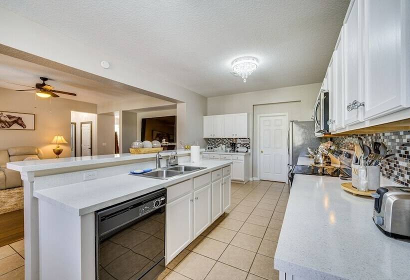 Davenport Family Home W/ Private Lanai & Game Room