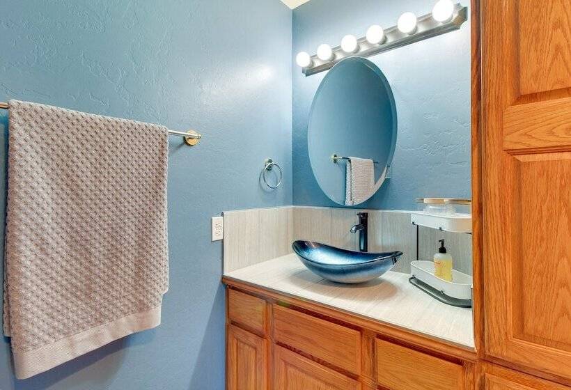 Dreamy Deck: Show Low Cabin On Over 2 Acres!