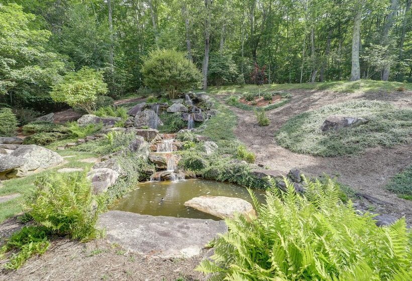 7 Mi To Beech Mountain Skiing: Home W/ Fire Pit