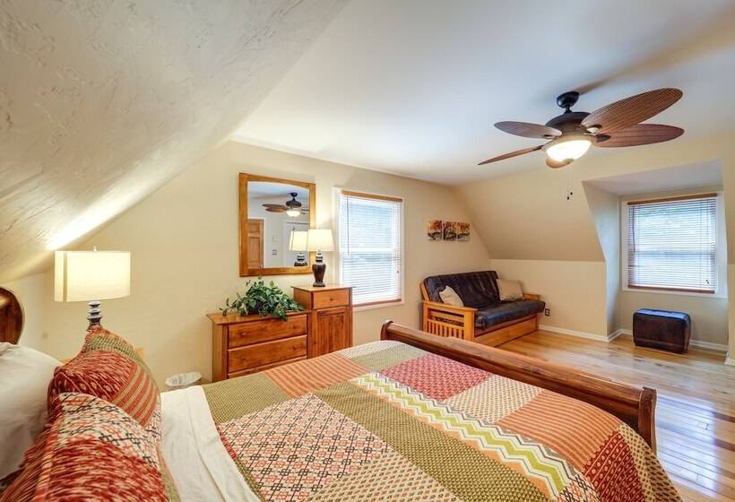 7 Mi To Beech Mountain Skiing: Home W/ Fire Pit