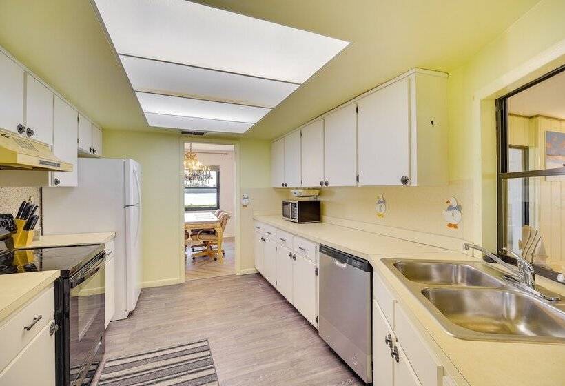 Family Friendly Home On Lake Tulane: Great Views!