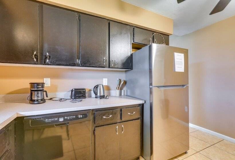 Family Friendly Lehigh Acres Home: Screened Porch!