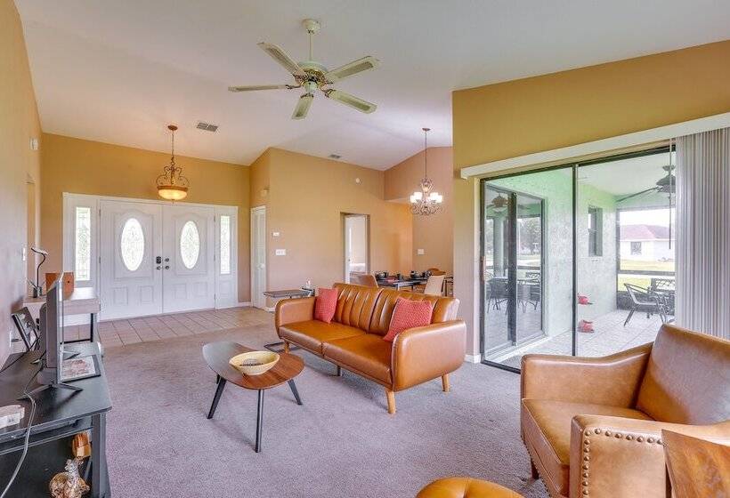 Family Friendly Lehigh Acres Home: Screened Porch!