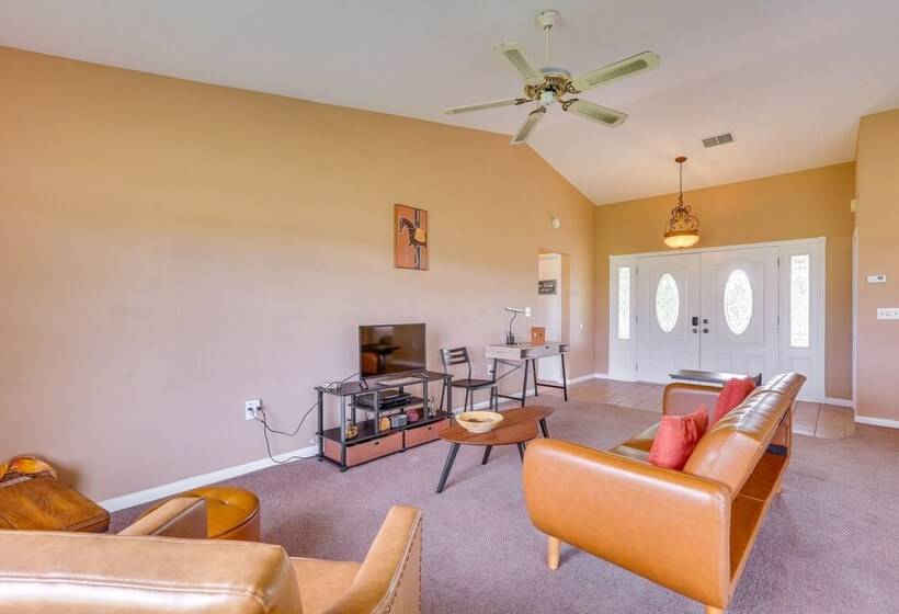 Family Friendly Lehigh Acres Home: Screened Porch!