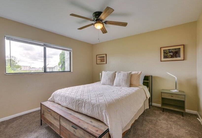 Family Friendly Lehigh Acres Home: Screened Porch!