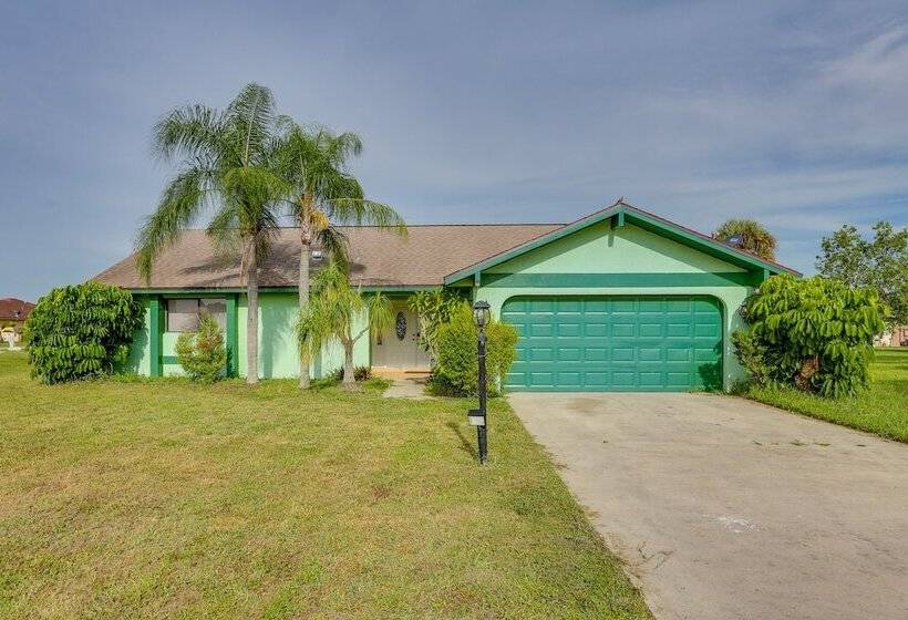 Family Friendly Lehigh Acres Home: Screened Porch!