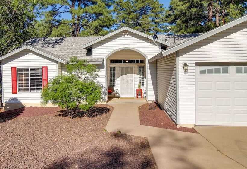 Walk To City Park: Family Friendly Show Low Home