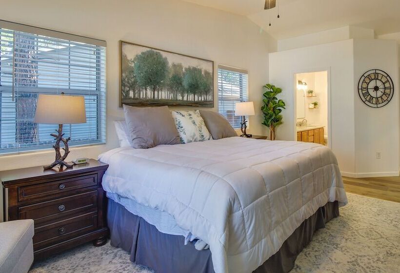 Walk To City Park: Family Friendly Show Low Home