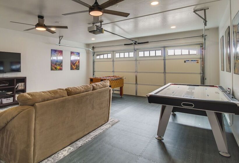 Walk To City Park: Family Friendly Show Low Home