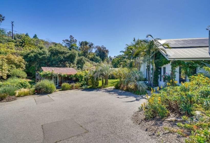 Farmhouse Chic Carpinteria Cottage W/ Pool Access
