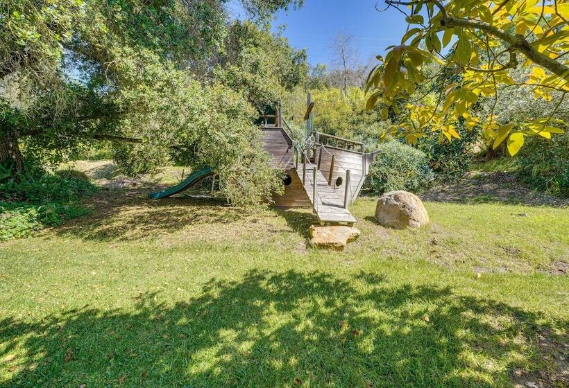 Farmhouse Chic Carpinteria Cottage W/ Pool Access