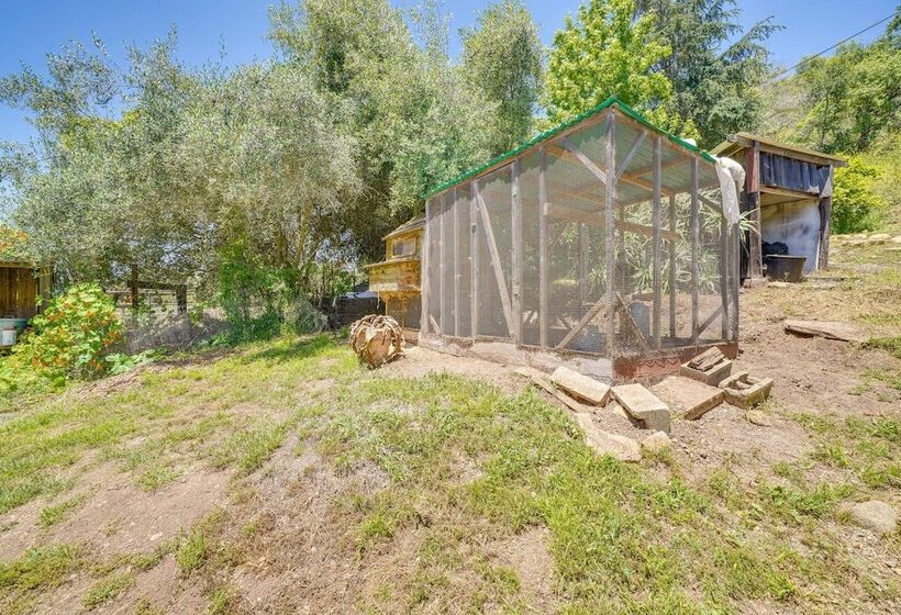 Farmhouse Chic Carpinteria Cottage W/ Pool Access