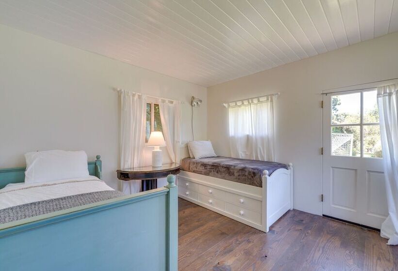 Farmhouse Chic Carpinteria Cottage W/ Pool Access