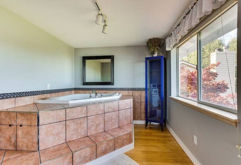 Federal Way Vacation Rental: Bay & Mountain Views!
