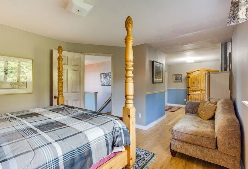 Federal Way Vacation Rental: Bay & Mountain Views!