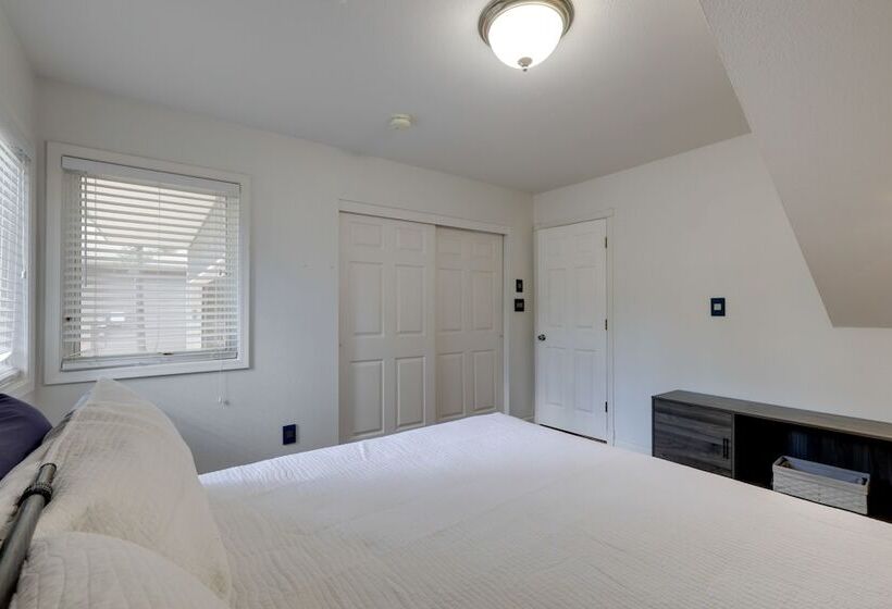 Flagstaff Home W/ Patio & Fire Pit: 4 Mi To Town!